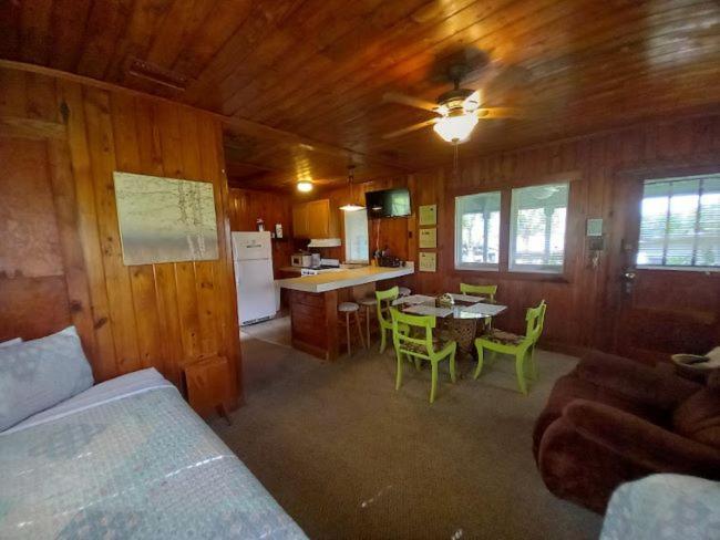 Stegbone'S Fish Camp And Resort Satsuma Extérieur photo