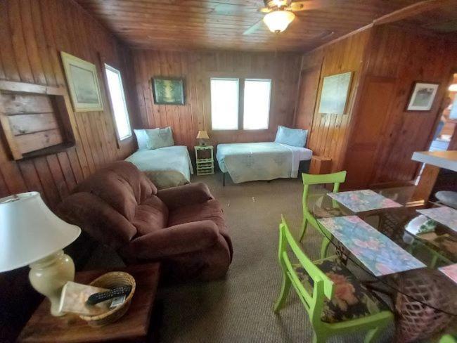 Stegbone'S Fish Camp And Resort Satsuma Extérieur photo