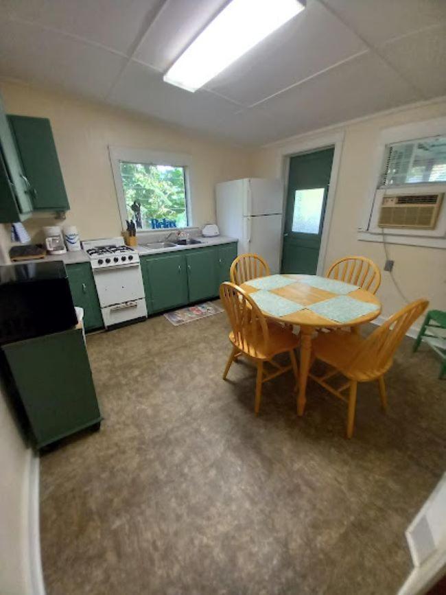 Stegbone'S Fish Camp And Resort Satsuma Extérieur photo