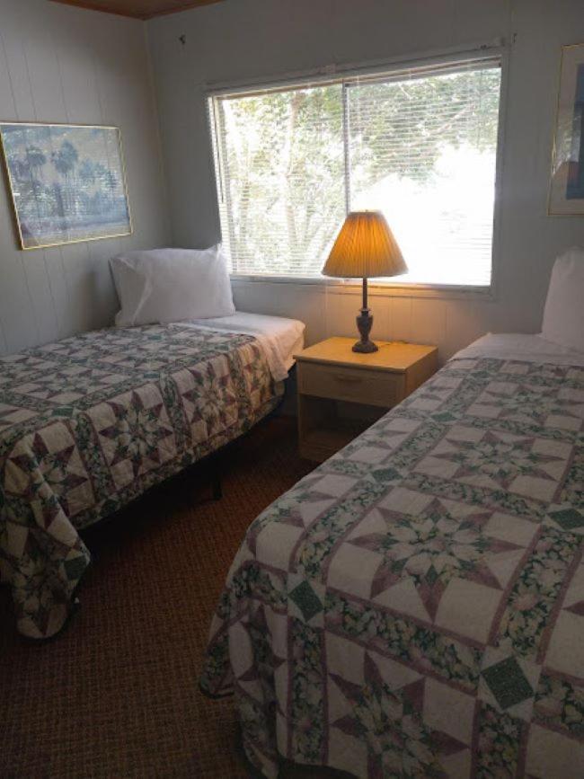 Stegbone'S Fish Camp And Resort Satsuma Extérieur photo