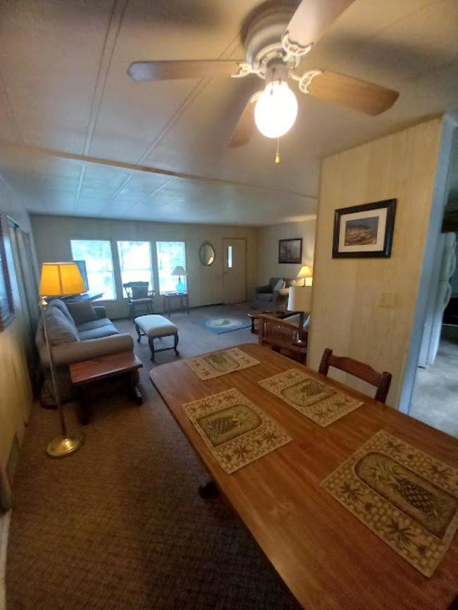 Stegbone'S Fish Camp And Resort Satsuma Extérieur photo