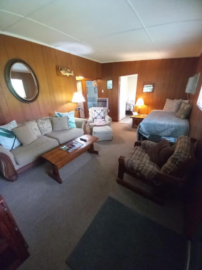 Stegbone'S Fish Camp And Resort Satsuma Extérieur photo