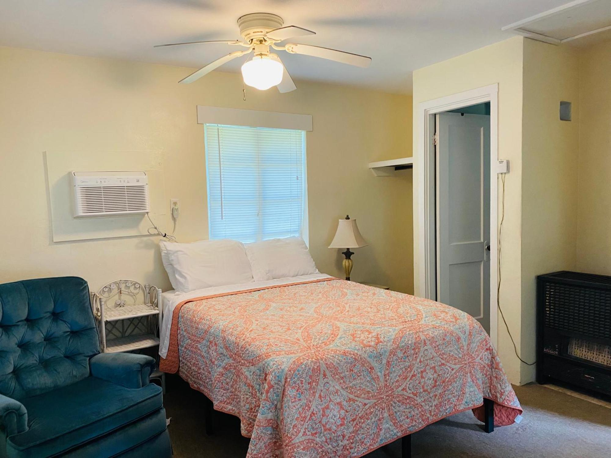 Stegbone'S Fish Camp And Resort Satsuma Extérieur photo